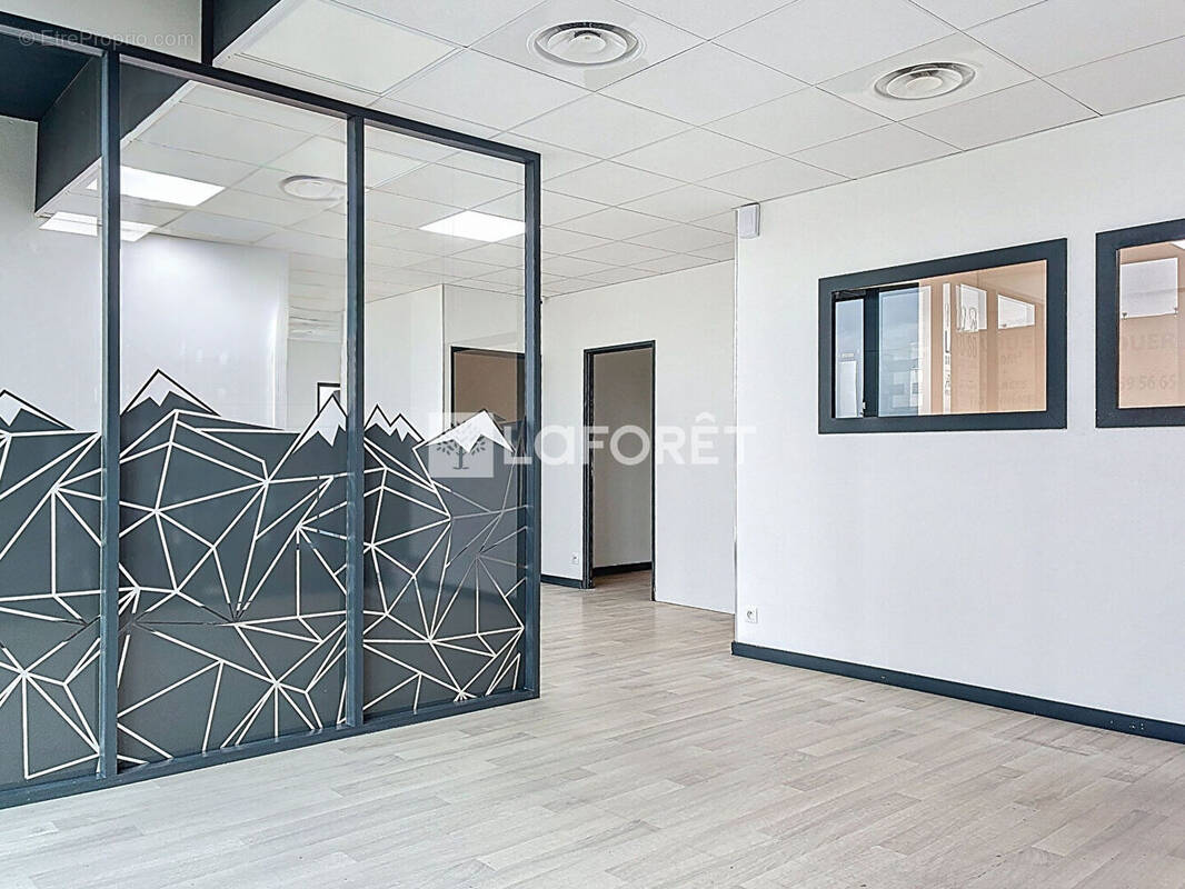 Commerce à CHALLES-LES-EAUX