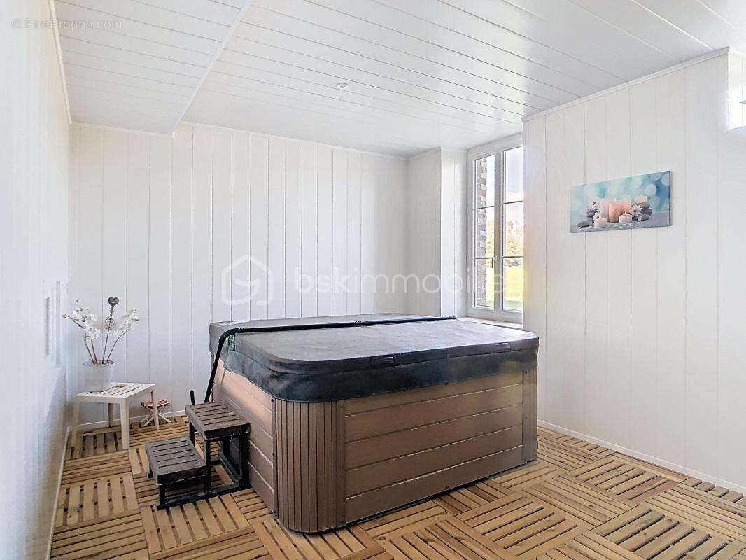 Maison à MONTCORBON