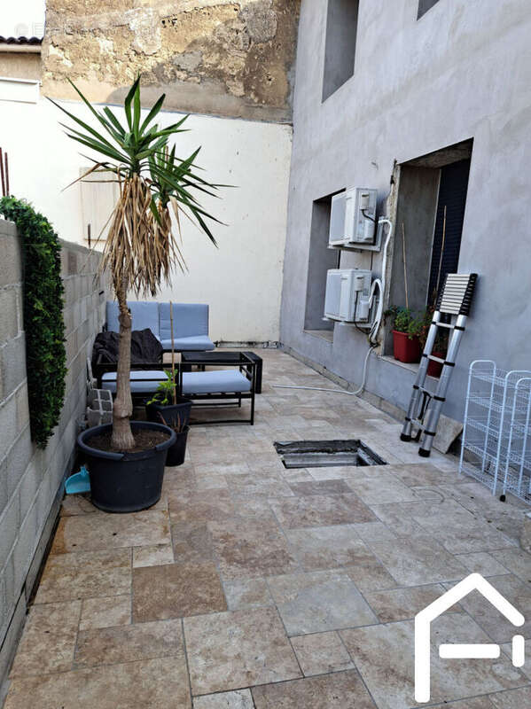 Appartement à POUSSAN