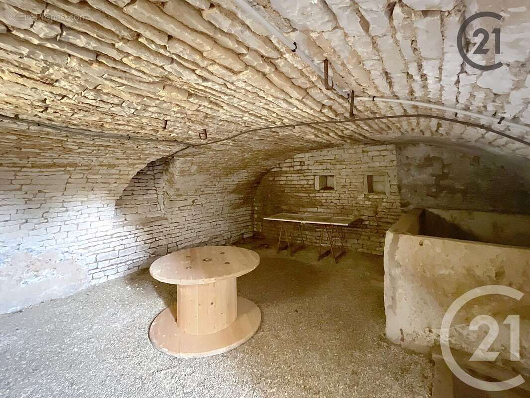 Maison à SAINT-CYR-LES-COLONS