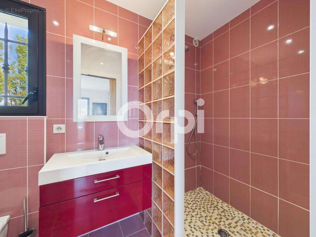 Maison à LA ROQUETTE-SUR-SIAGNE