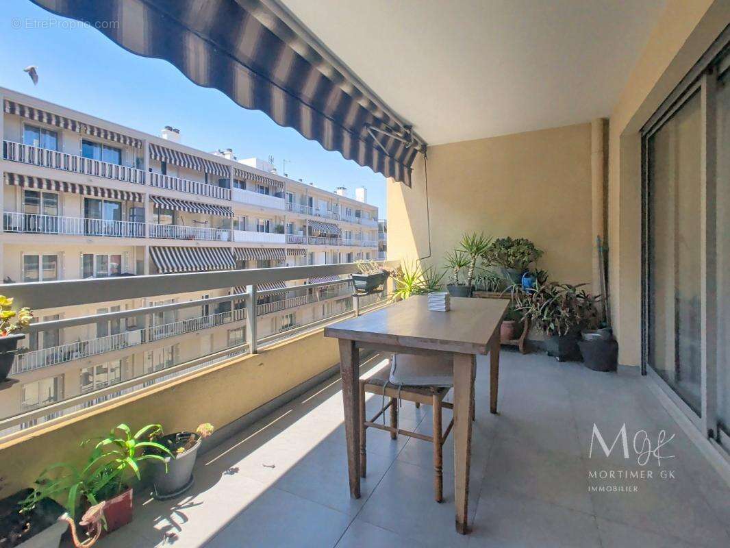 Appartement à SAINT-LAURENT-DU-VAR
