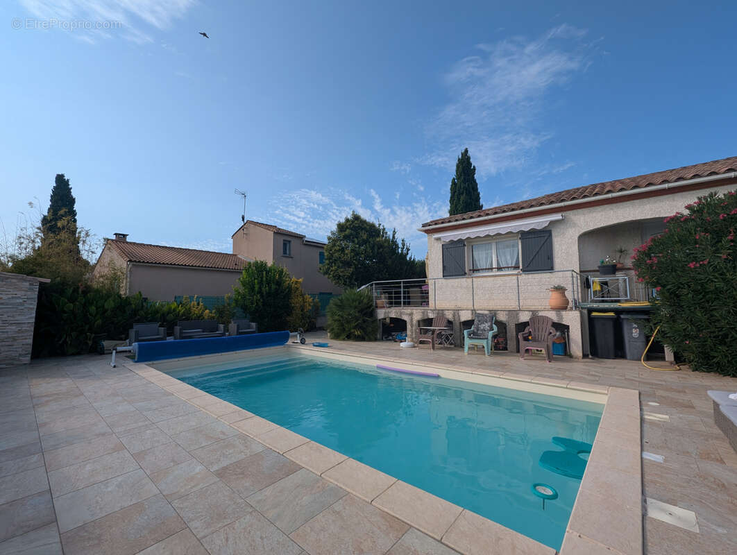 A vendre - puisserguier - villa t4 + bureau de 110 m2 hab sur 540 m2 de terrain avec terrasse et piscine - photo 2