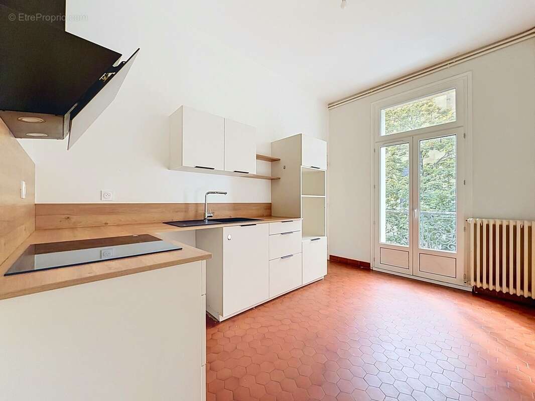 BERGERAC CENTRE – Superbe appartement de standing de 110 m² - Type 4 - avec balcon - photo 3