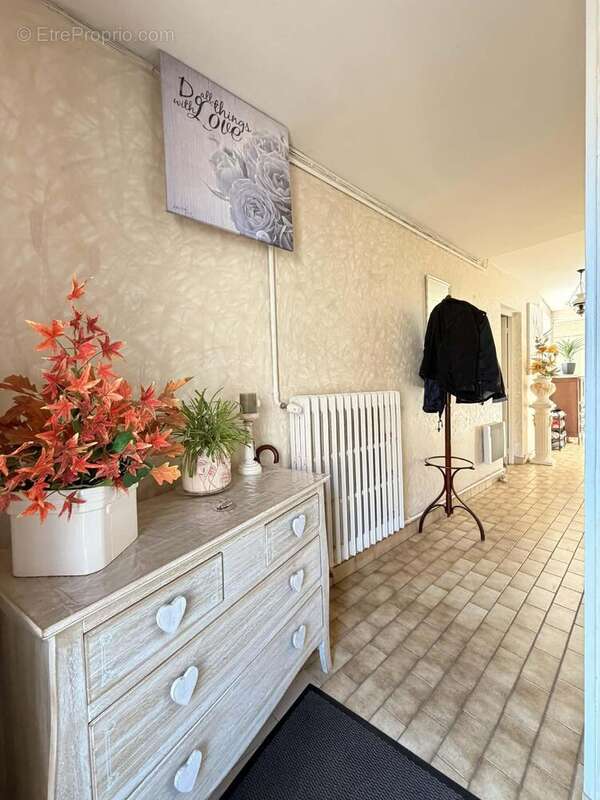 Découvrez cette charmante entrée - Maison à VESLUD
