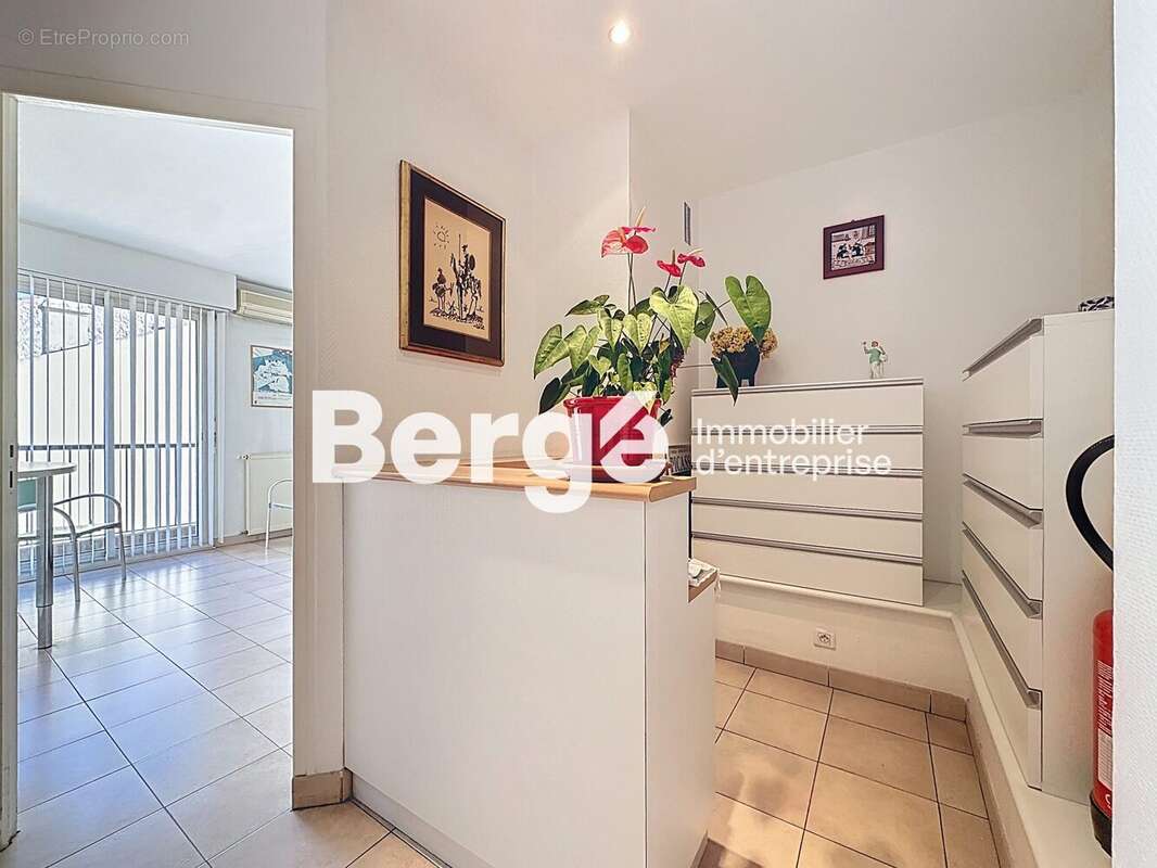 Commerce à VALLAURIS