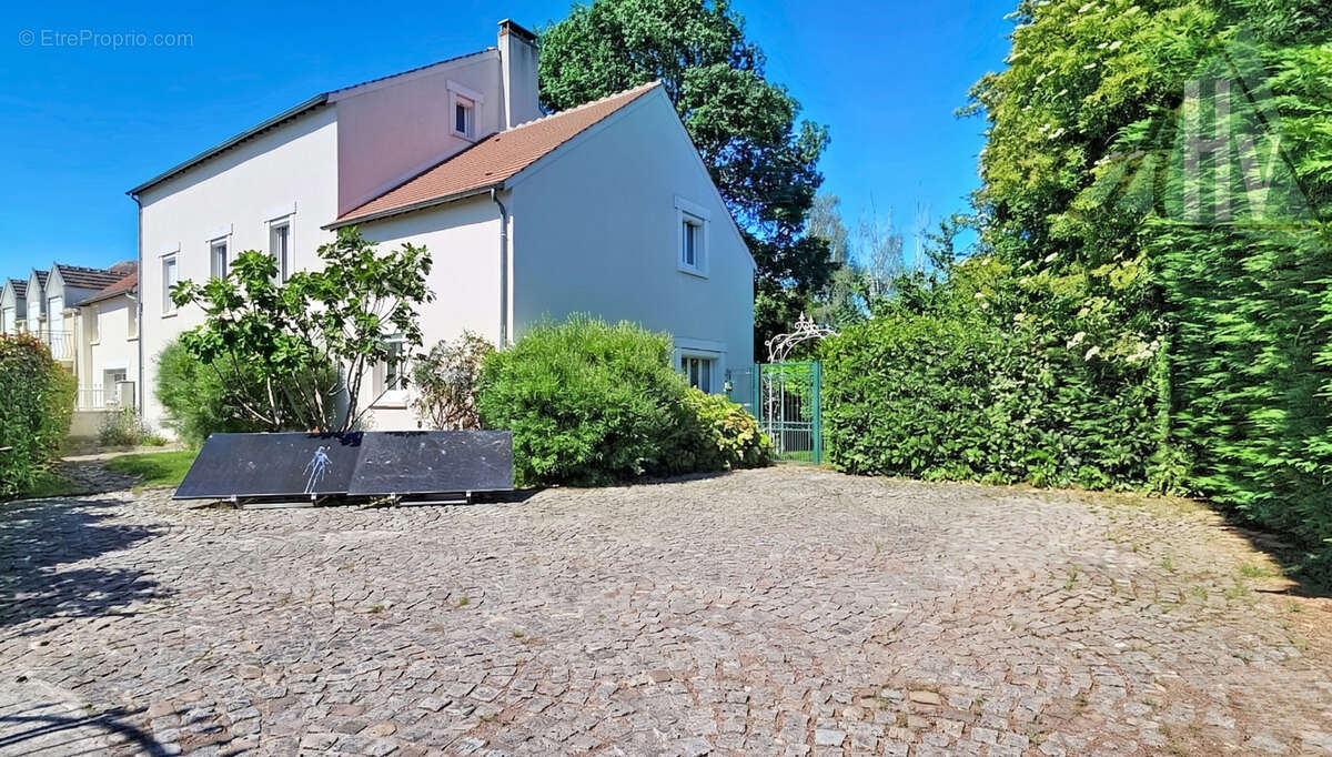 Maison à LIVERDY-EN-BRIE