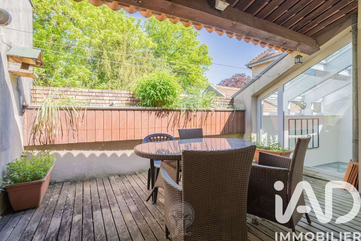 Maison 238 m² à Sainte-Ruffine  - photo 9
