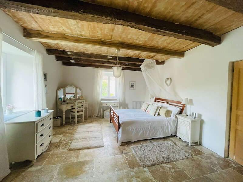Maison à AUBETERRE-SUR-DRONNE