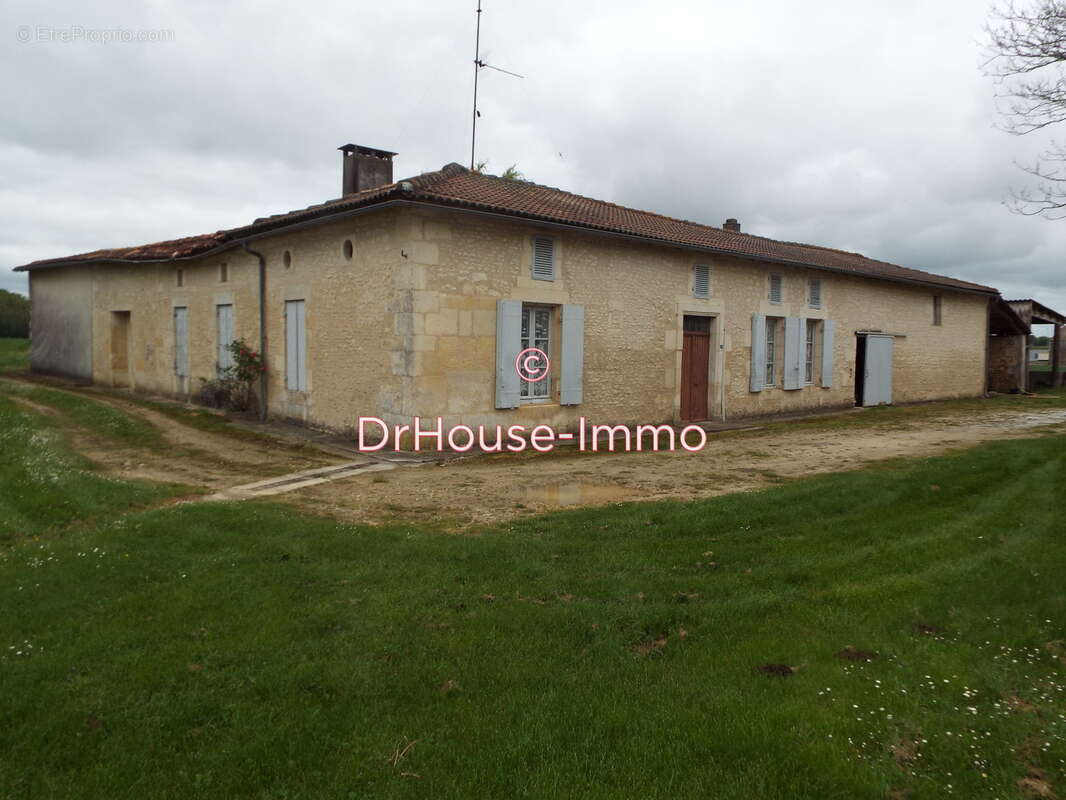 Terrain à SAINT-GENIS-DE-SAINTONGE