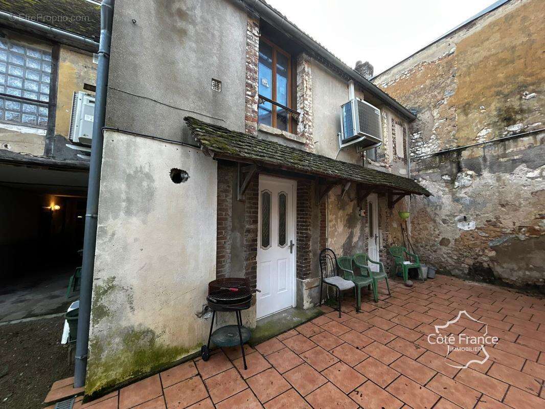Appartement à VILLENEUVE-L'ARCHEVEQUE
