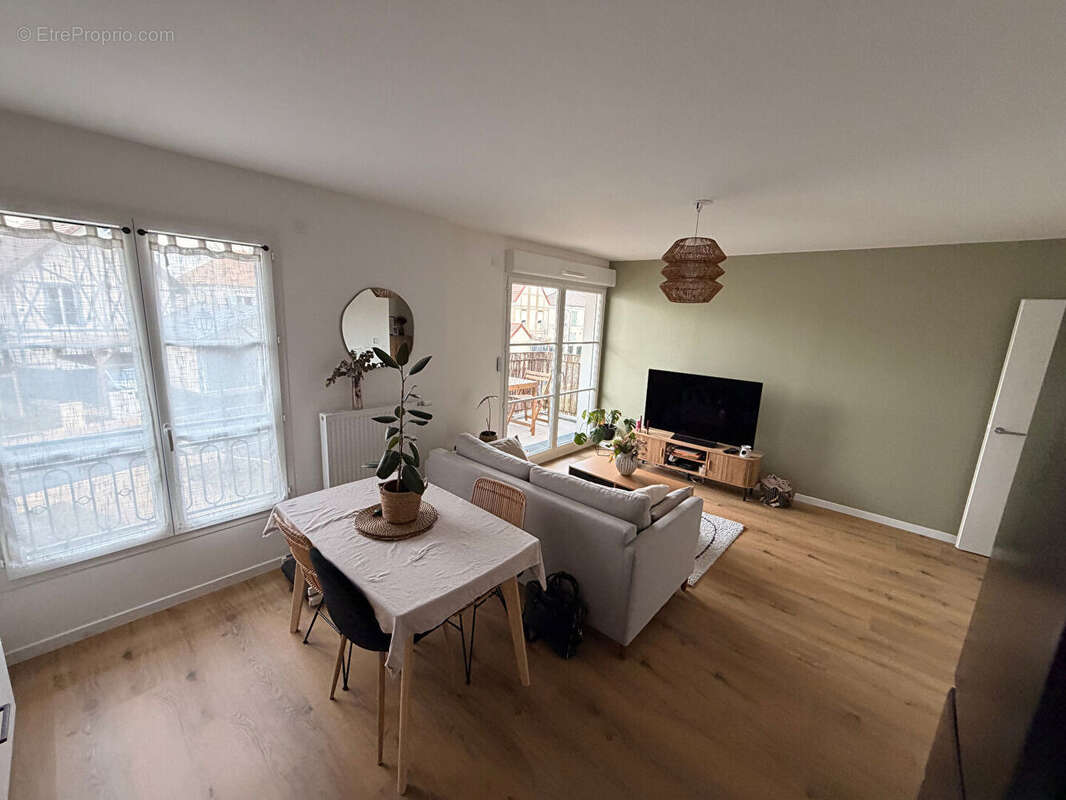 Appartement à LE BLANC-MESNIL