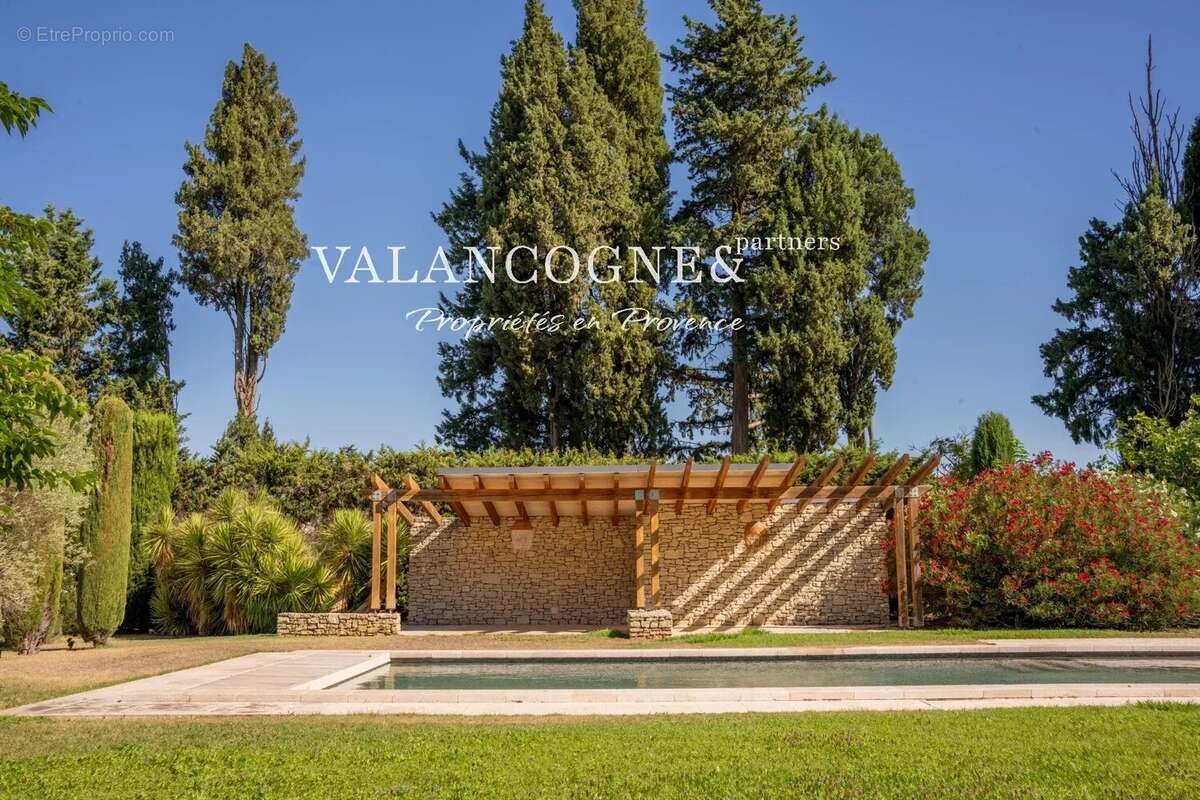 Mas Provençal de Charme avec Piscine et Tennis à Vendre - photo 6