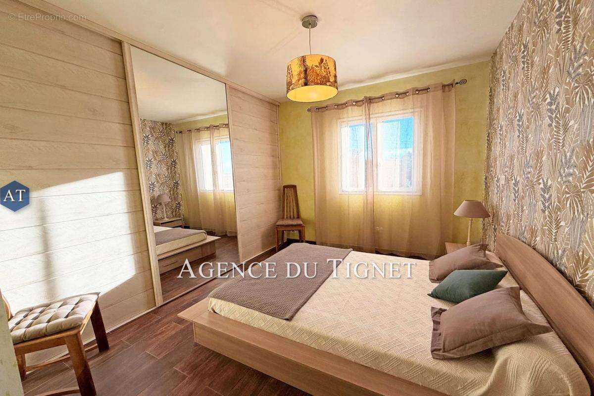 Maison à SAINT-CEZAIRE-SUR-SIAGNE