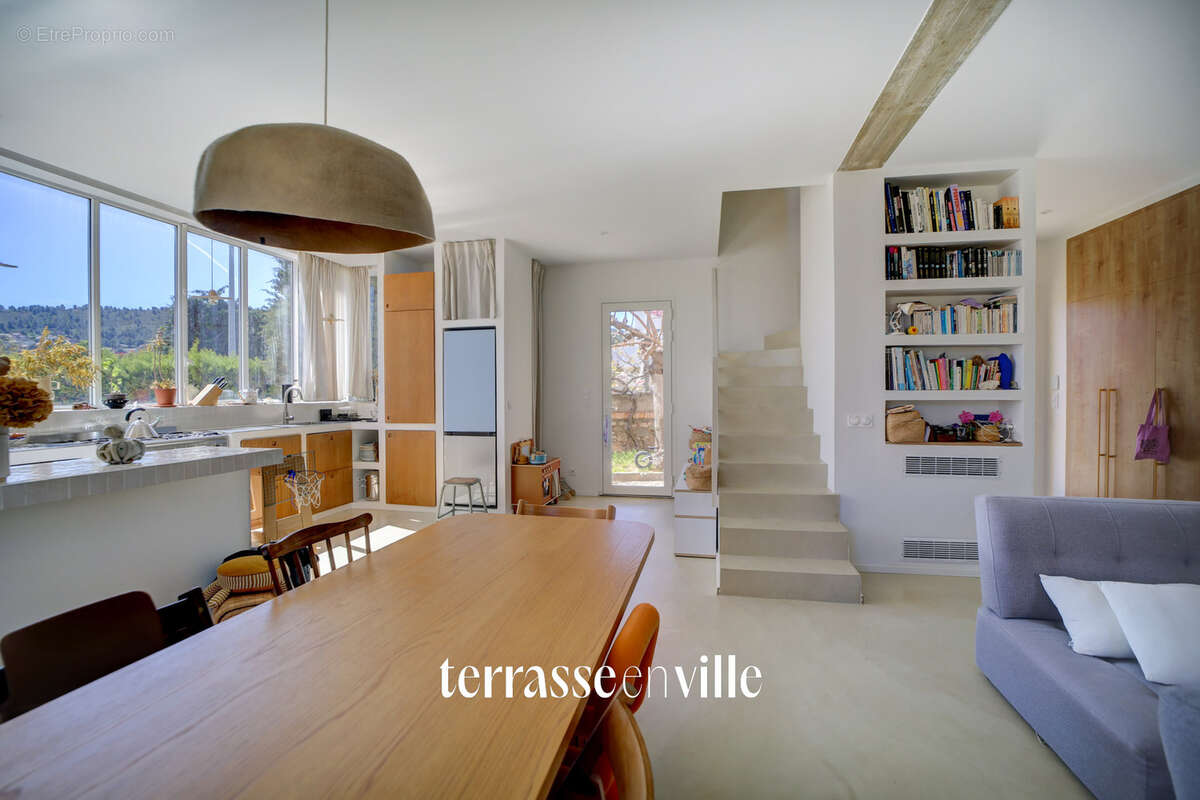 La ciotat - maison d'architecte  - t4 - 100 m2 - lumineuse - parcelle - 430m2  - 775 000 € - photo 4