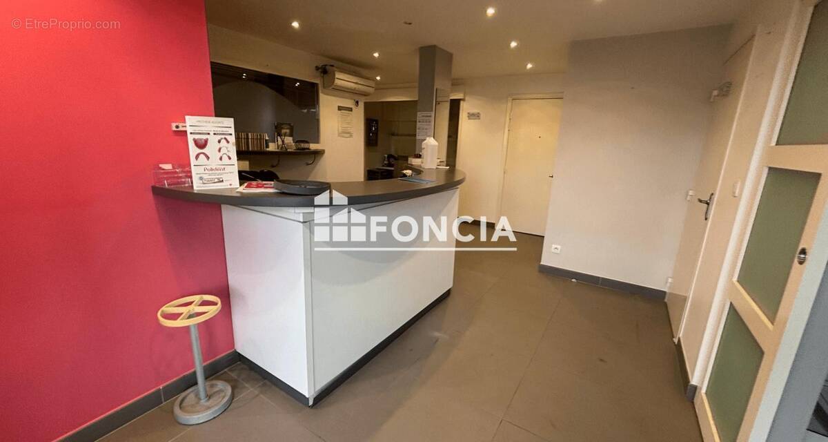 Commerce à LA SALVETAT-SAINT-GILLES