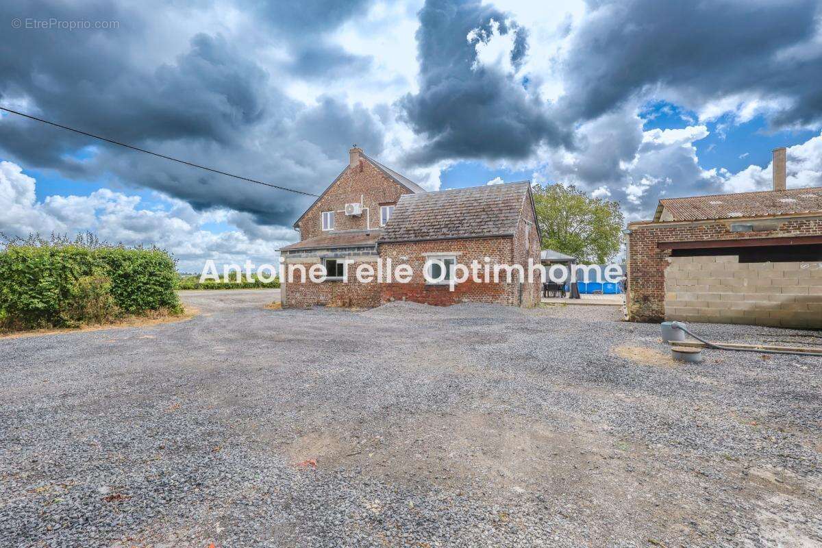 Catillon sur Sambre 59360 - Maison individuelle de 4 chambres avec garage & jardin sur 2000m² - photo 14