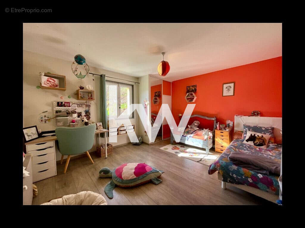 Maison 208 m² à Grezolles  - photo 9