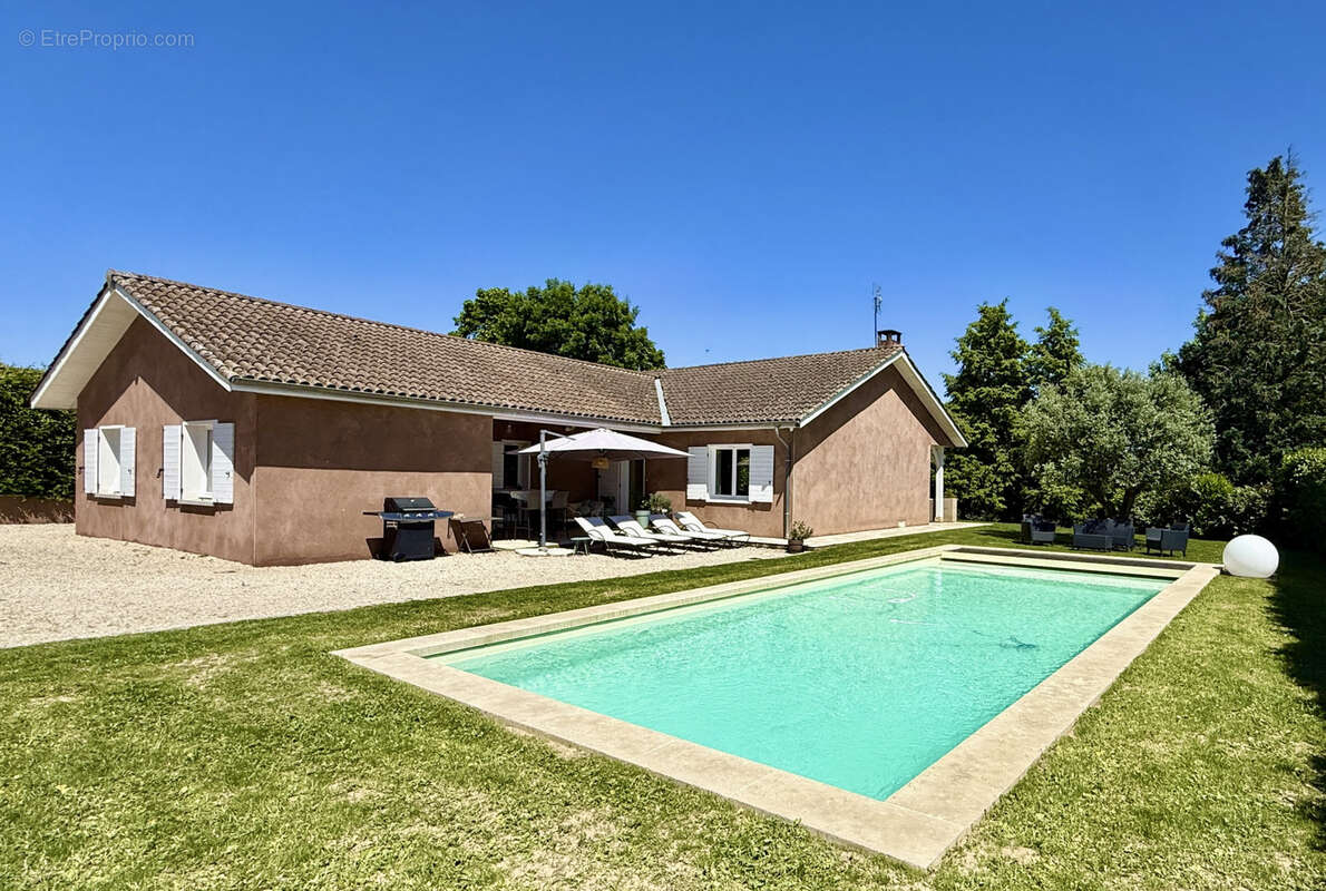 Maison à CRUZILLES-LES-MEPILLAT