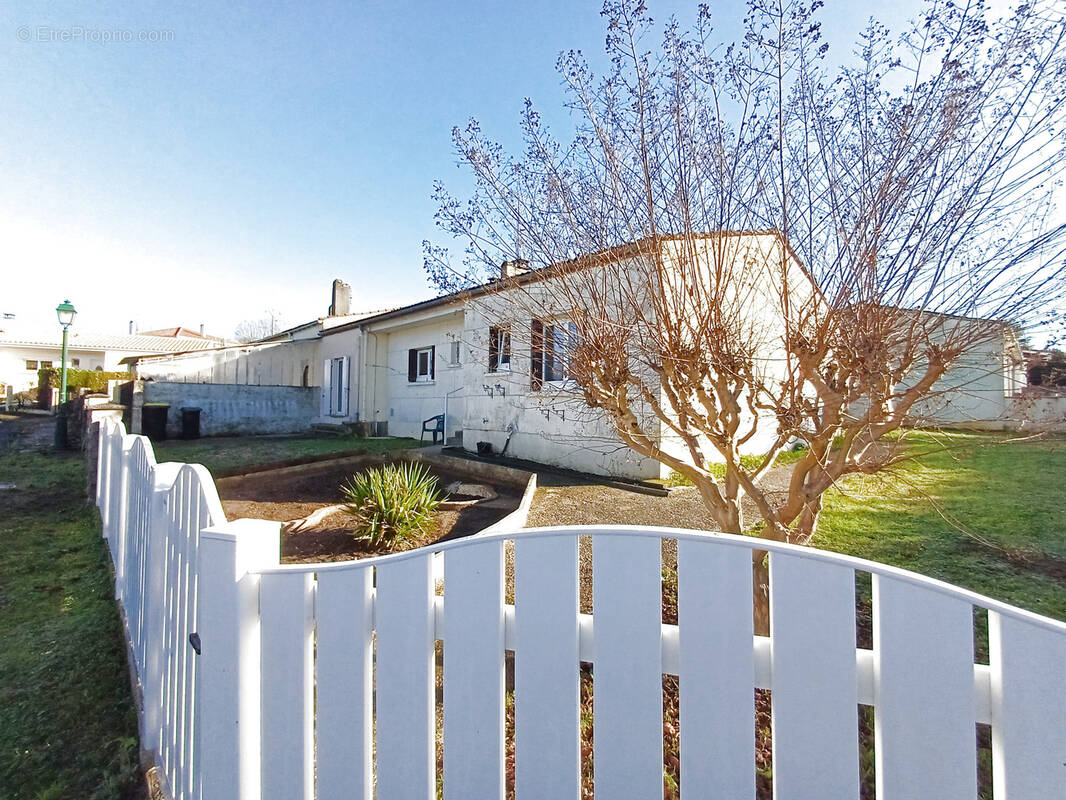 Maison à BAIGNES-SAINTE-RADEGONDE