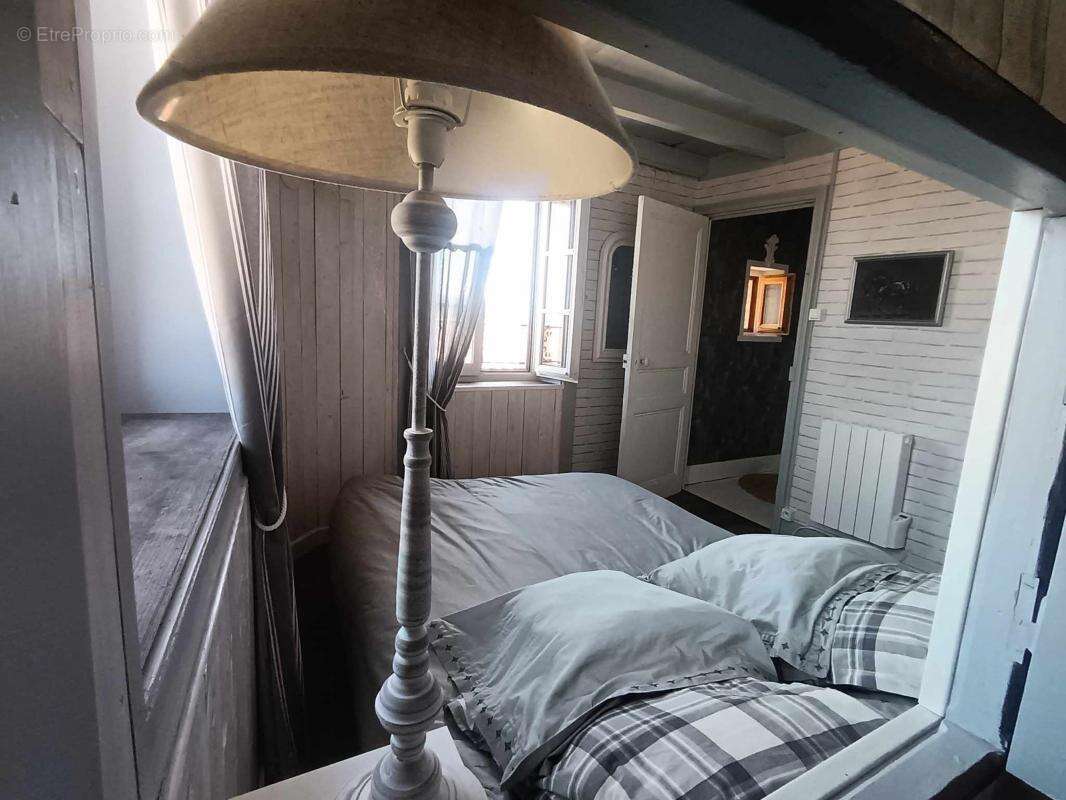 Maison à SAINT-BONNET-LE-CHATEAU