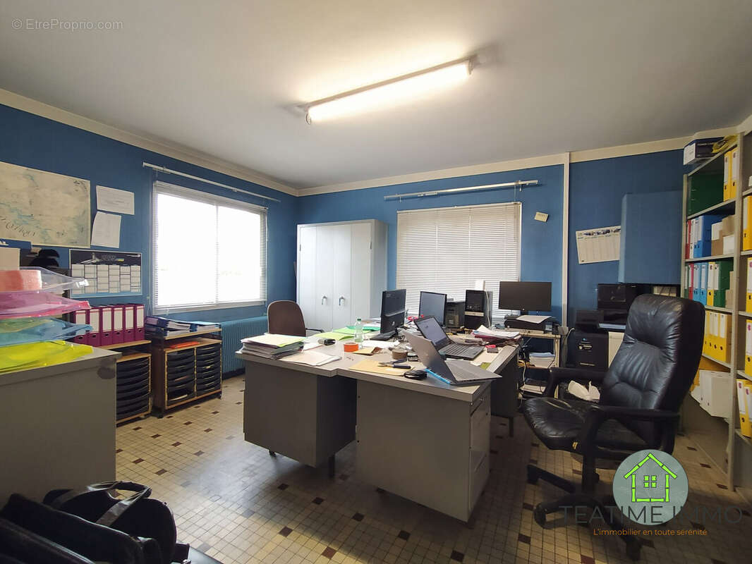 Commerce à CHATEAUNEUF-DU-FAOU