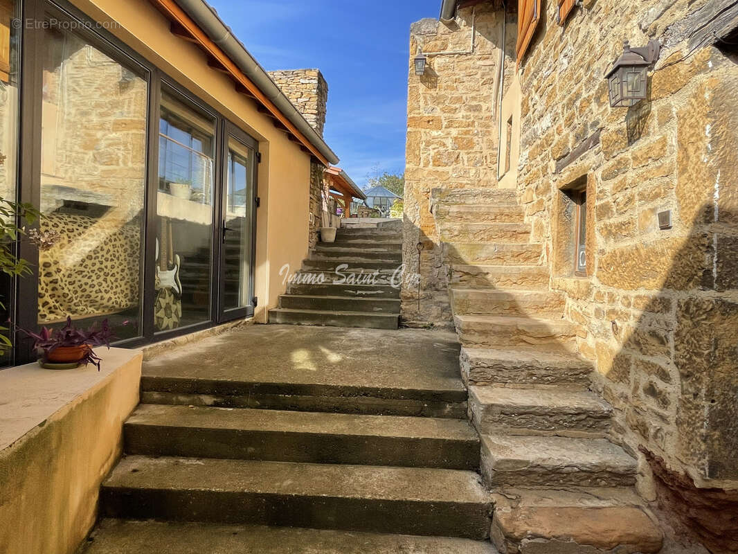 Maison à SAINT-CYR-AU-MONT-D'OR