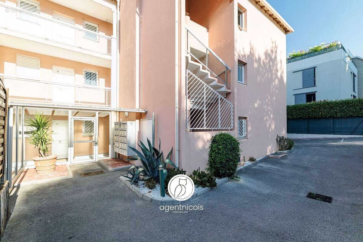 St laurent du var // Avenue des Plantiers : 2 Pièces - Terrasse - Parking - photo 15