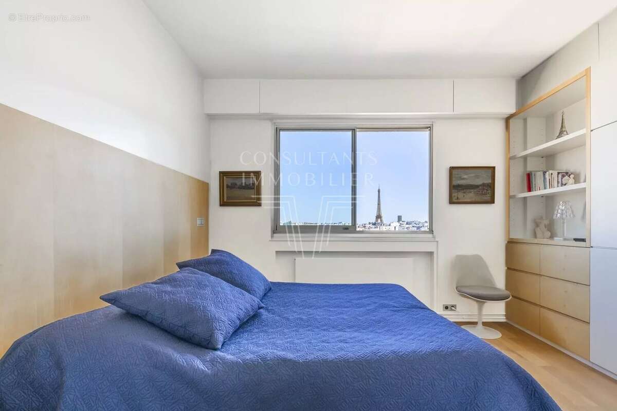 Appartement à PARIS-16E