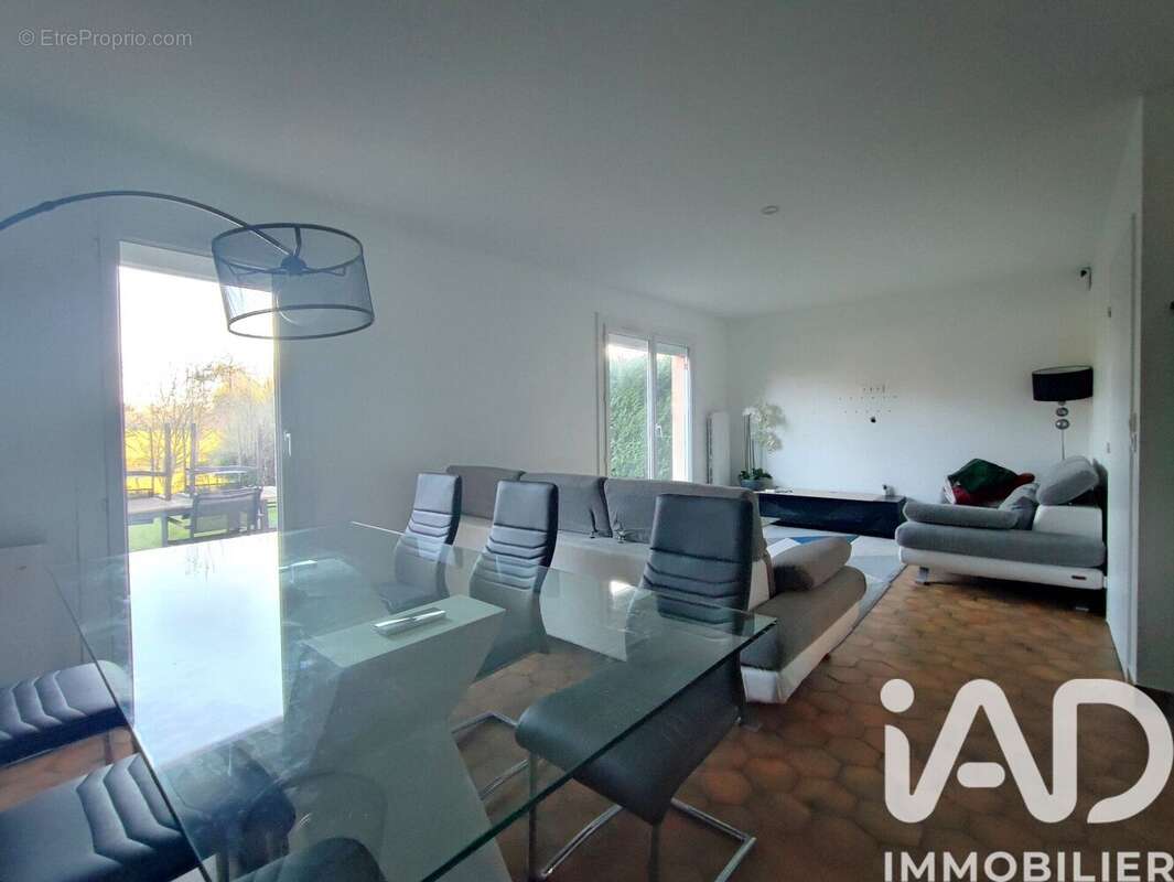 Photo 2 - Maison à MARINES