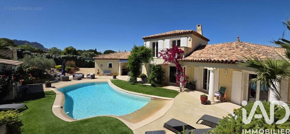 Photo 1 - Maison à ROQUEBRUNE-SUR-ARGENS