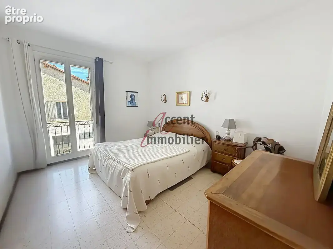 Maison de ville de 110m² avec double garage et cour. - photo 6