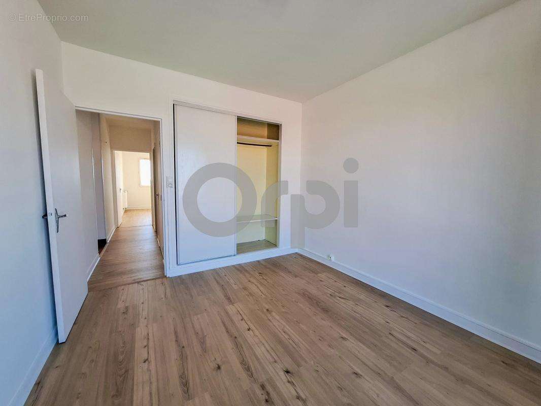 Appartement T3 70m2  Vendre Centre ville de La Rochelle - photo 5