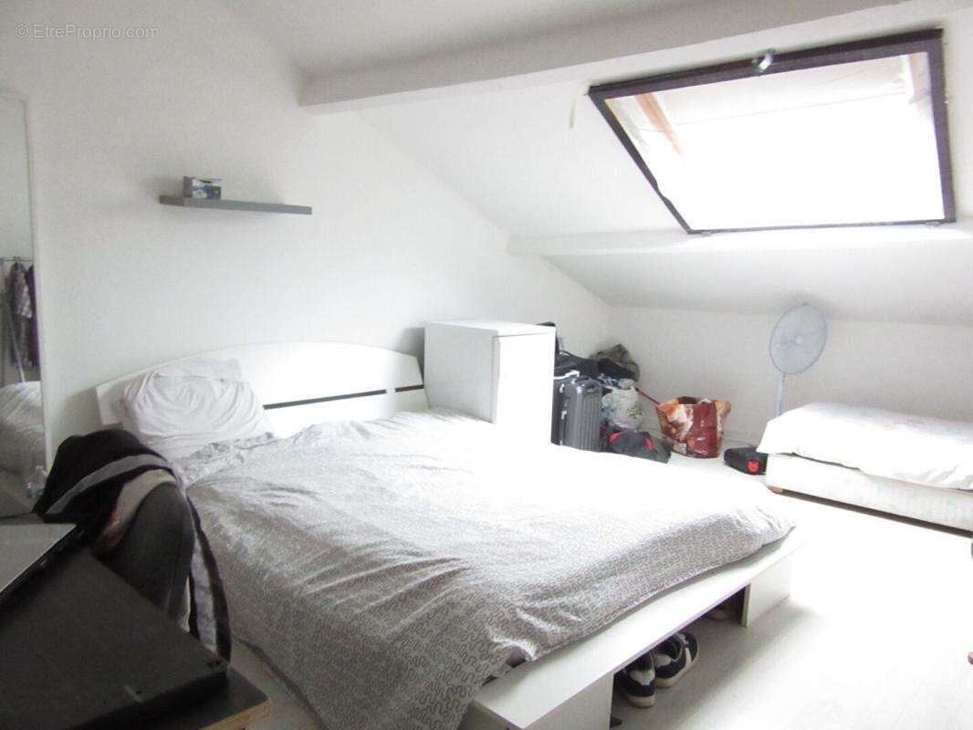 Immeuble  avec T3 terrasse, T2, local commercial, et deux garages dont 1 aménagé - photo 4