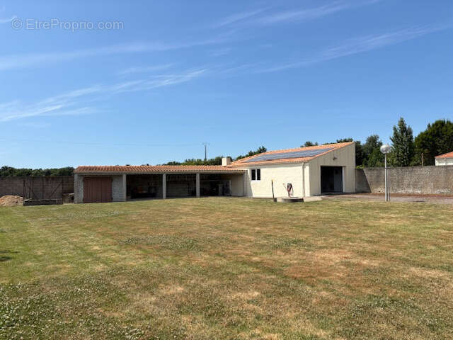 Terrain à TALMONT-SAINT-HILAIRE
