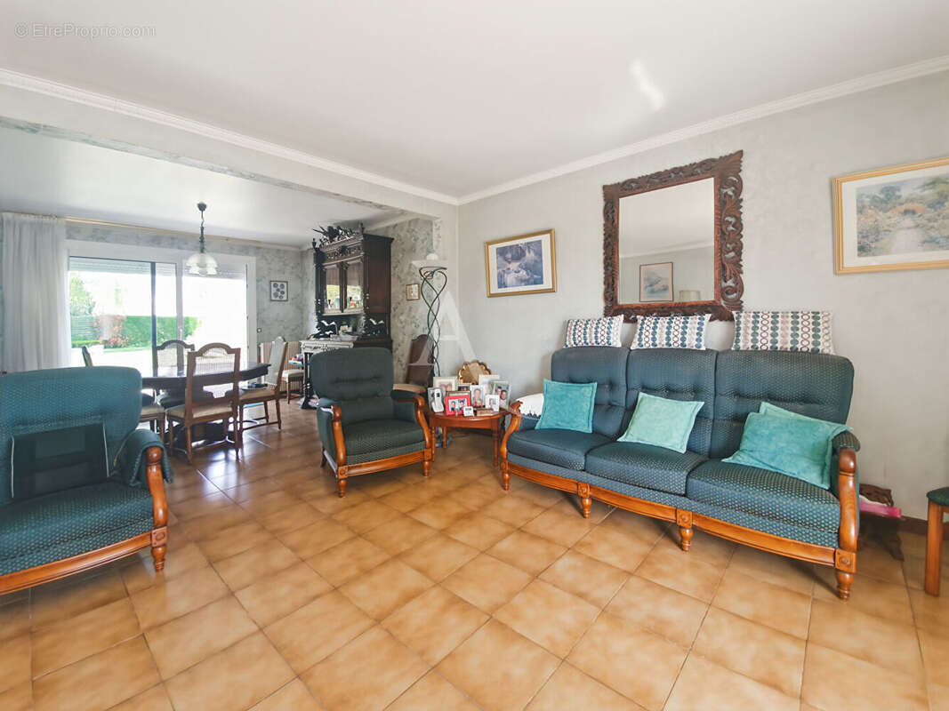 Maison à OINVILLE-SUR-MONTCIENT