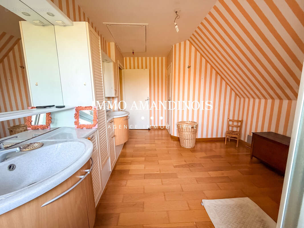 Maison à SAINT-AMAND-LES-EAUX