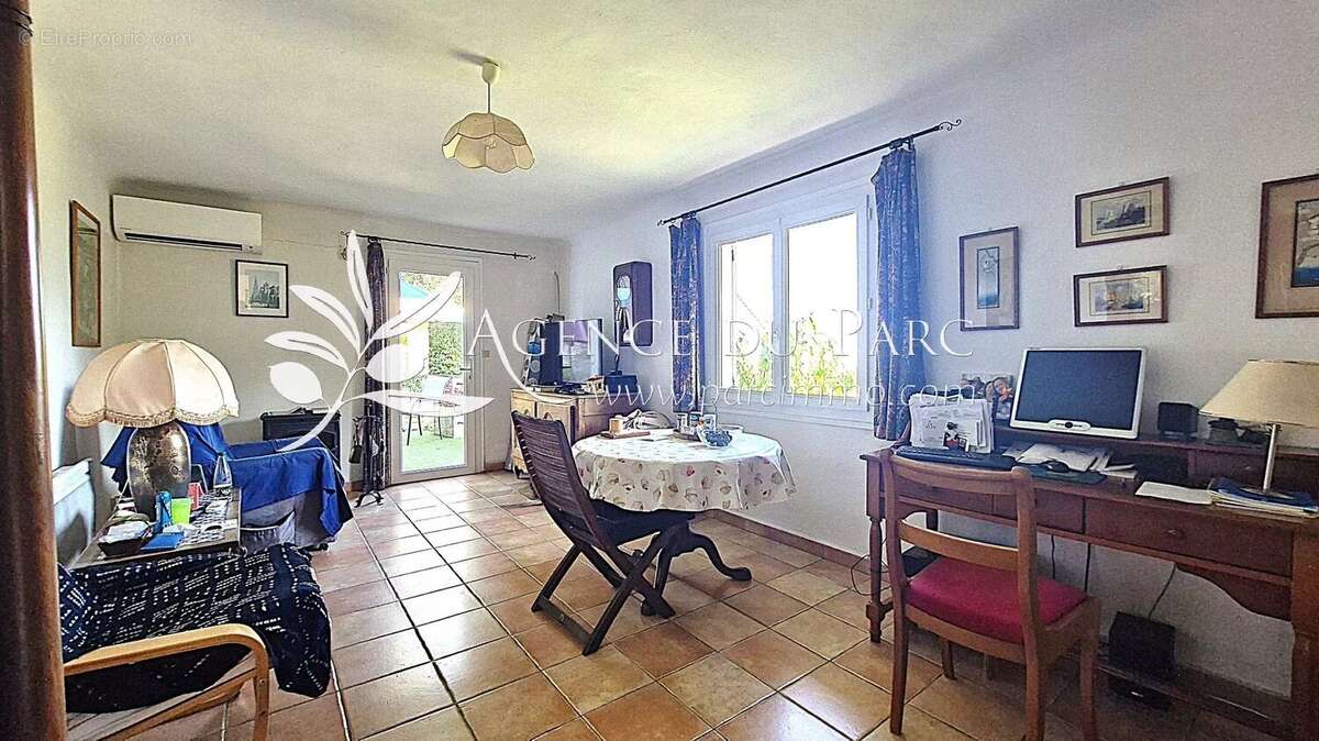 Maison à TOURRETTES-SUR-LOUP