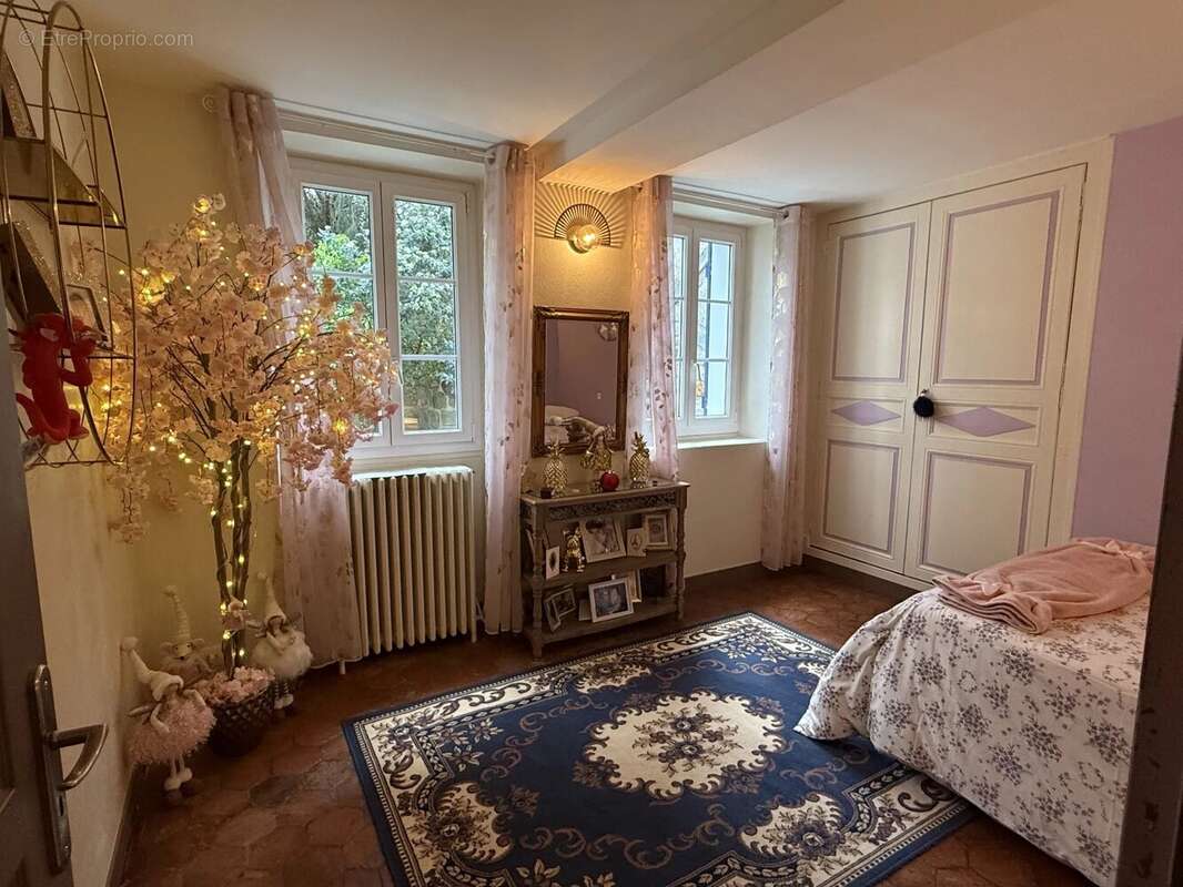 Maison à VILLENEUVE-LA-GUYARD