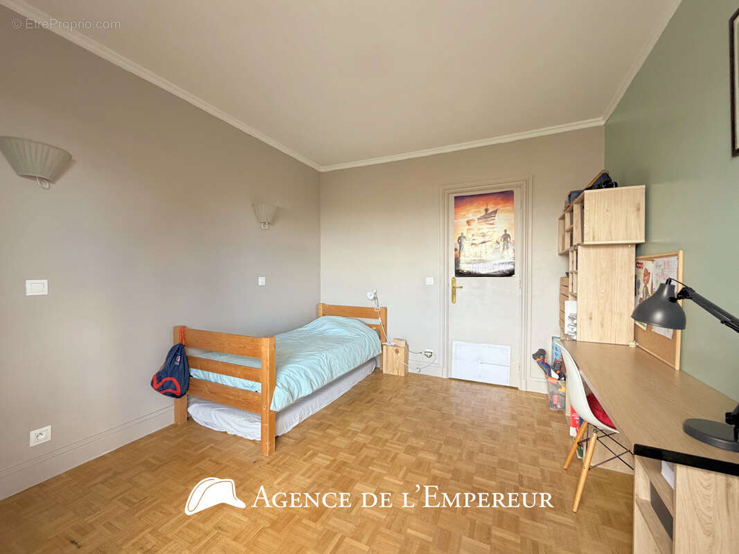 Appartement à SURESNES