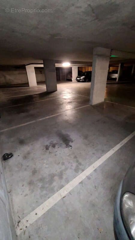 Parking à COURBEVOIE