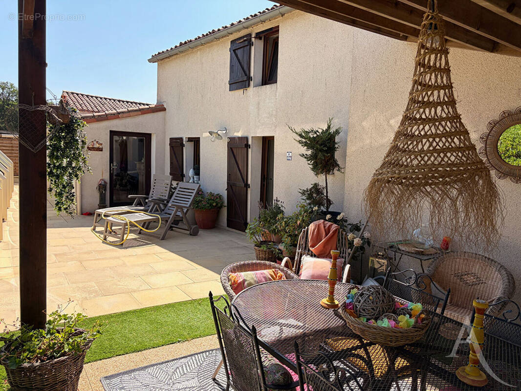 Maison à MONTAIGU
