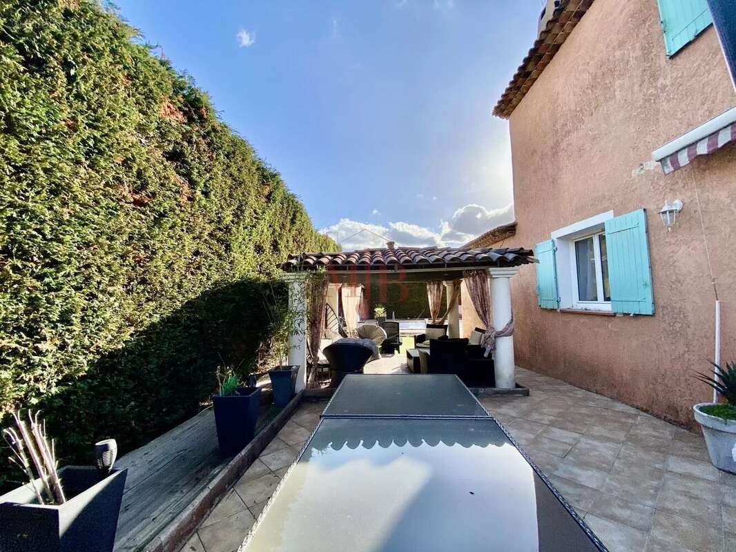 Maison à CHATEAUNEUF-LE-ROUGE