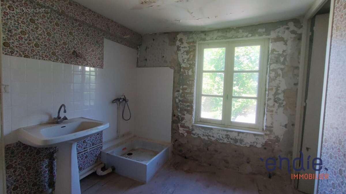 MOLLES Ensemble immobilier de 170m² à rénover - photo 14
