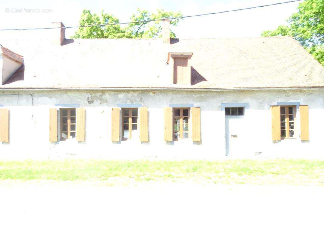 Maison à MONTAIGU-LE-BLIN