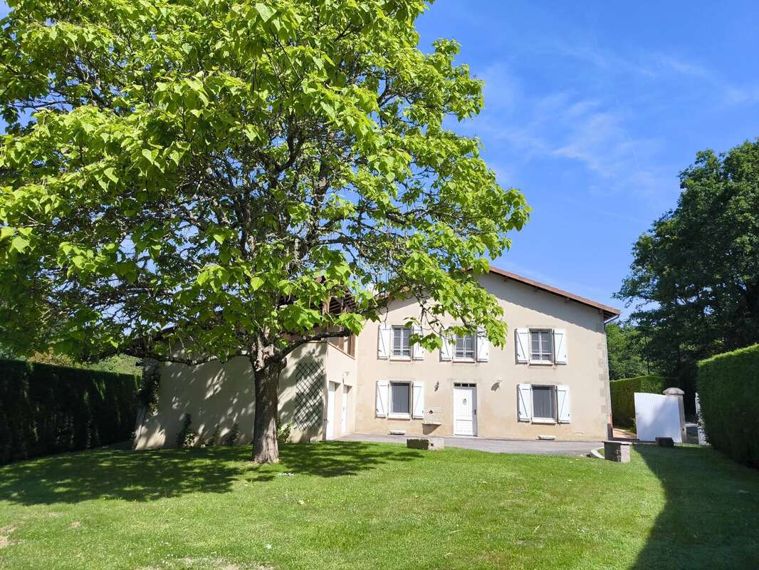 Maison à CHAILLAC-SUR-VIENNE
