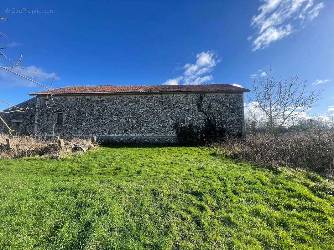 Maison avec grande dépendance et beau terrain - photo 2