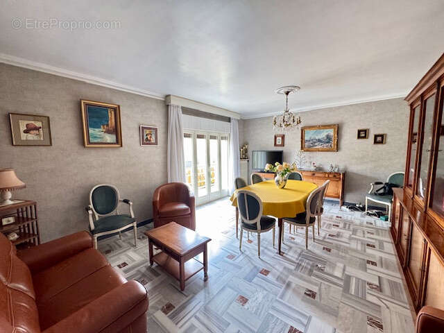 Maison à PARAY-VIEILLE-POSTE