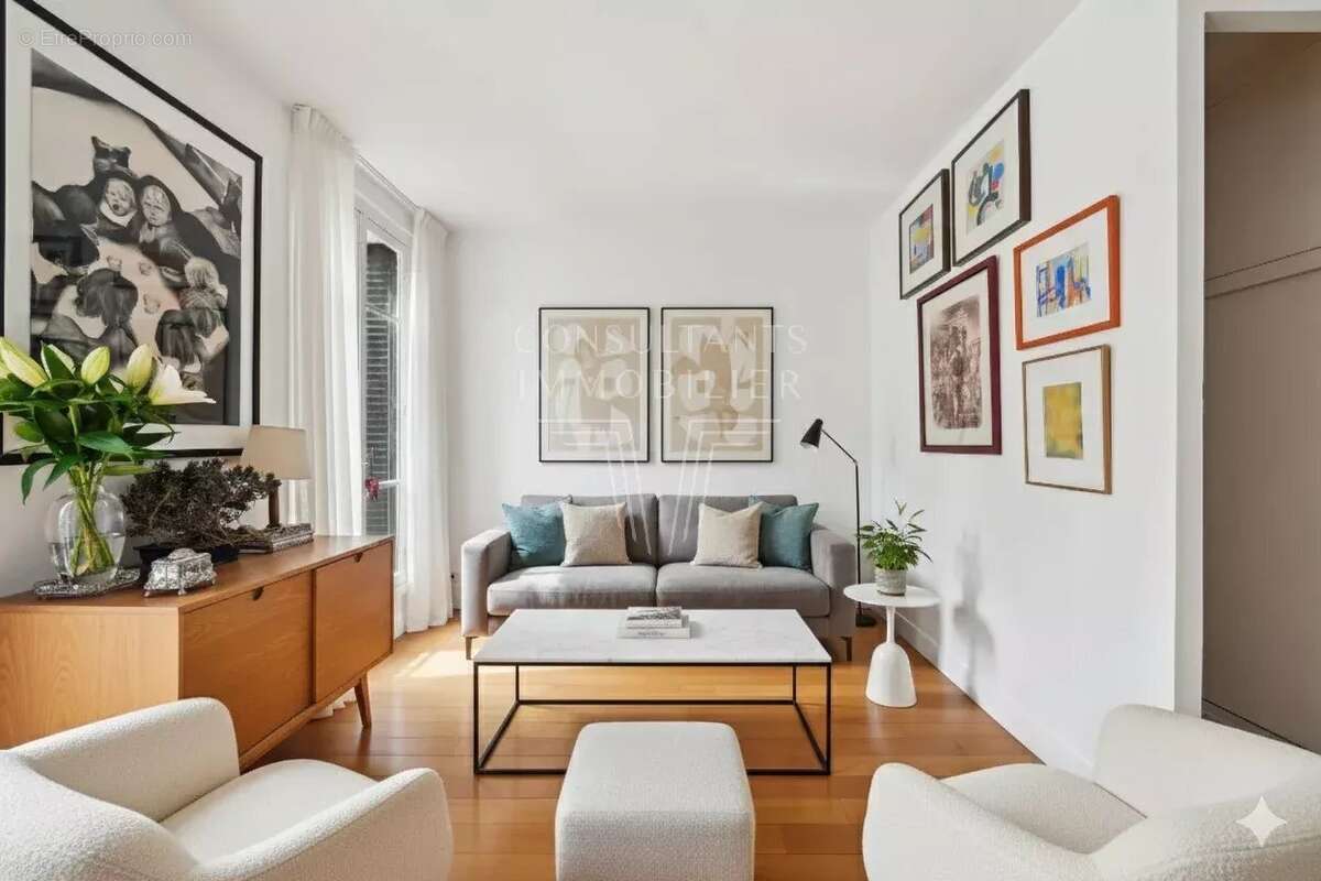 Appartement à PARIS-16E