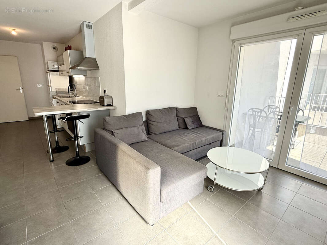Port Marianne, Appartement T2 en dernier étage avec ascenseur terrasse et parking - photo 3